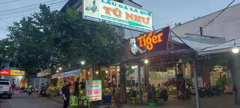 Lẩu Gà Lá Quế Tú Như