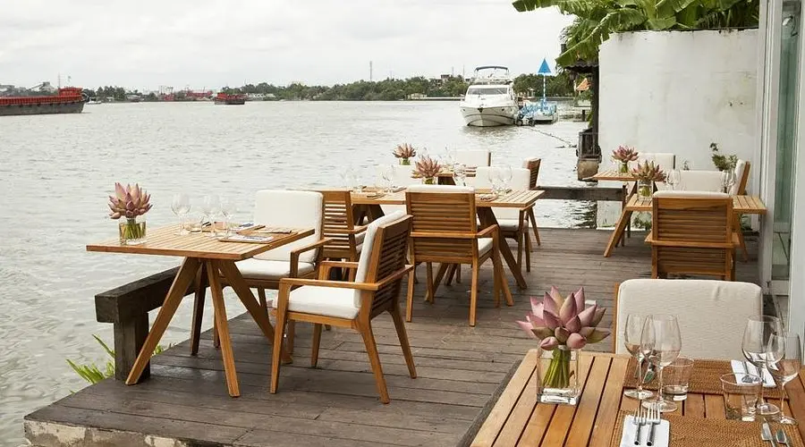 nhà hàng The Deck Saigon