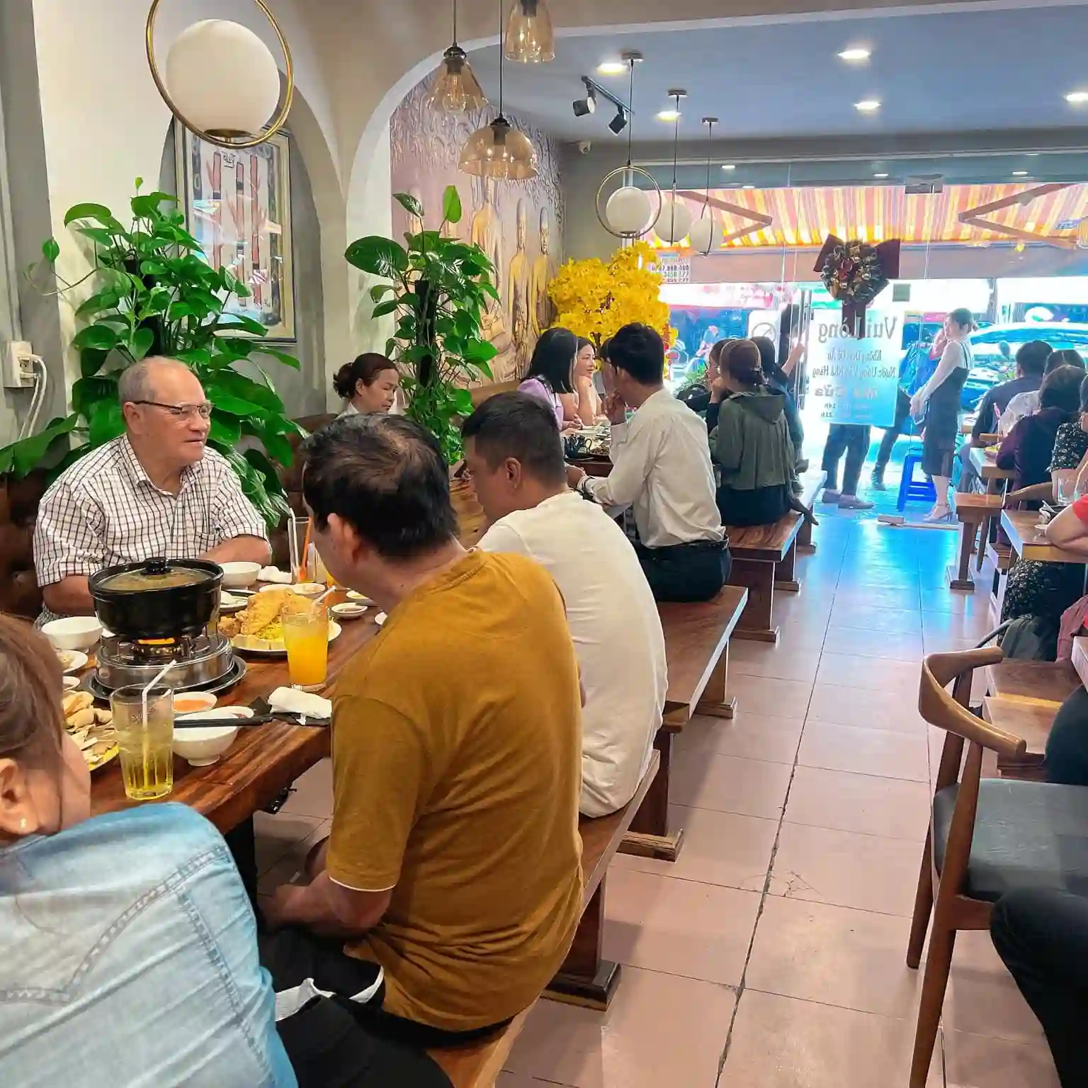 nhà hàng chay Nhất Tâm