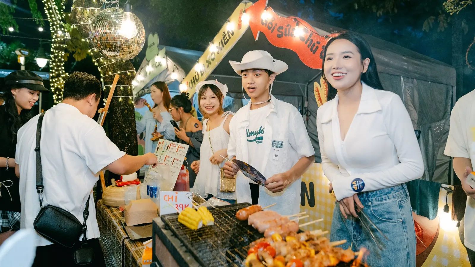 Sau mỗi bữa tiệc, rượu, bạn sẽ khó có thể điều khiển phương tiện của mình về nhà an toàn. Chính vì vậy, việc thuê tài xế riêng và tài xế lái xe hộ chính là giải pháp thông minh giúp bạn bảo vệ tài sản và đảm bảo an toàn sức khỏe tính mạng của bạn, người thân trên xe.