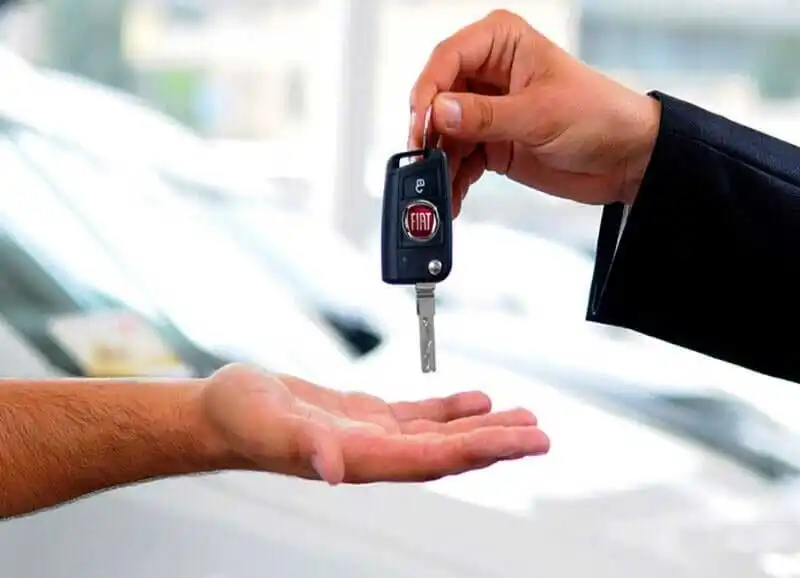 Dịch vụ lái xe hộ là giải pháp giúp chủ xe yên tâm giao chìa khóa xe để tài xế đưa bạn và phương tiện về nhà.