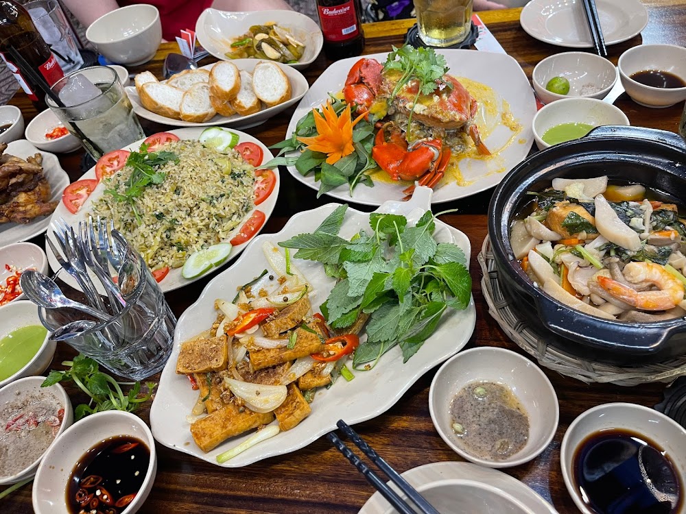 Quán Nhậu Bờ Kè 231 Hoàng Sa – Lẩu & Nướng