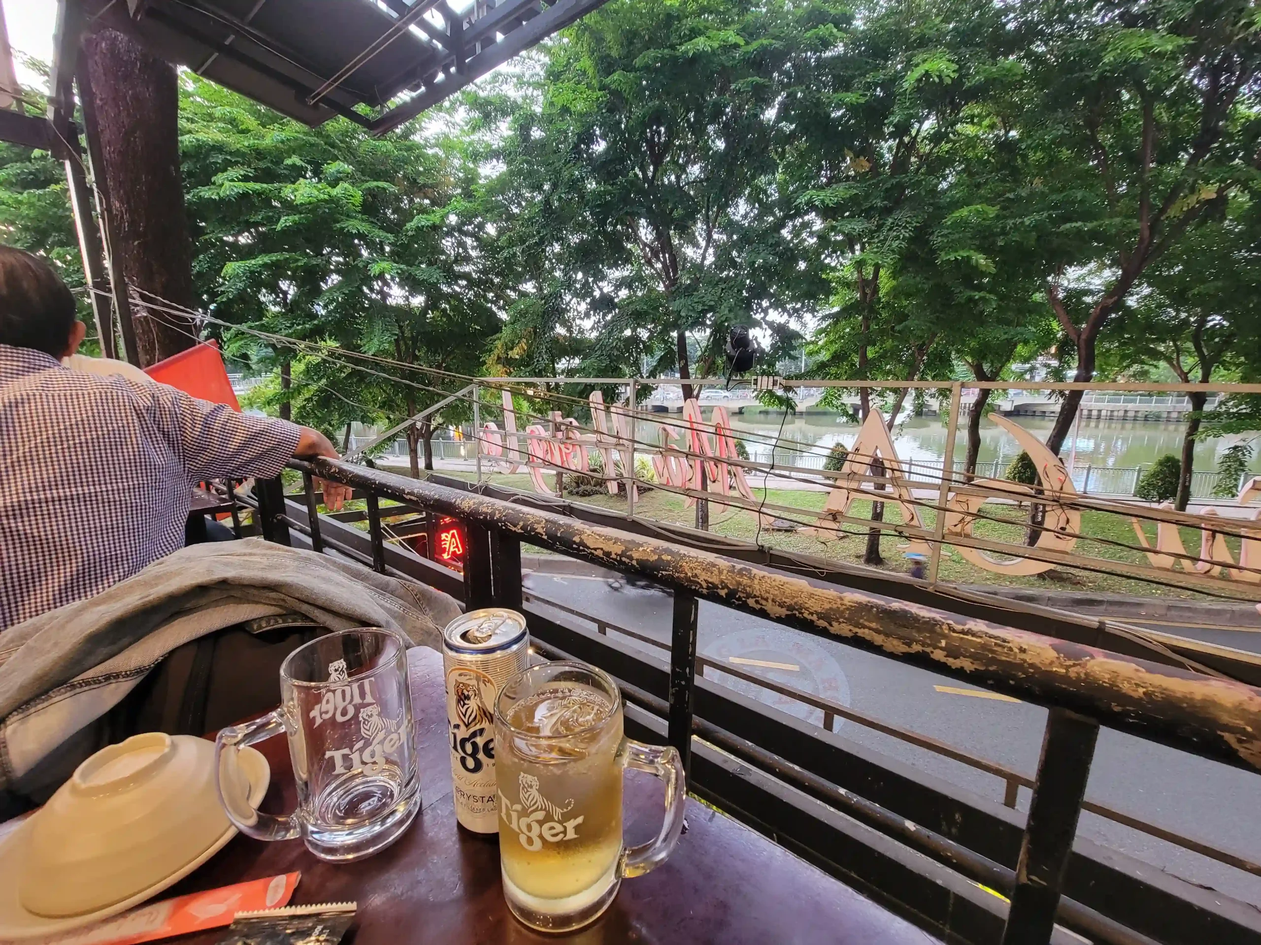 6A Má Hồng La