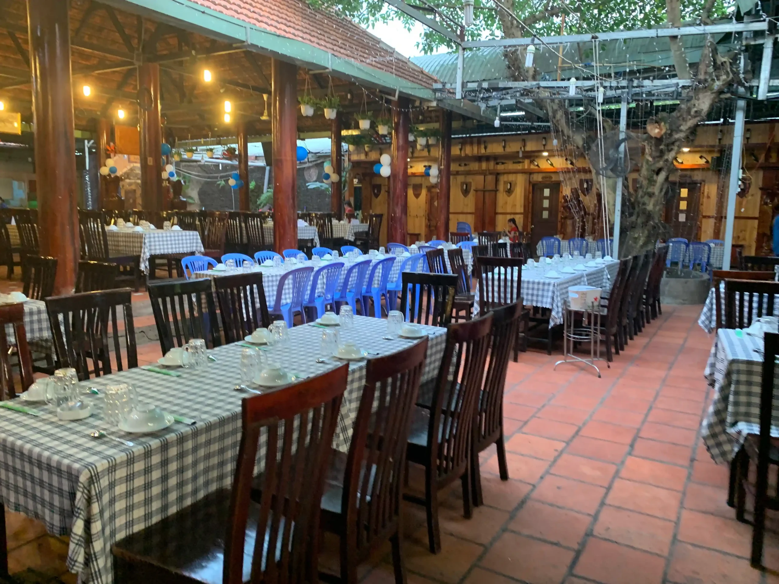 Nhà Hàng Vườn Lan (Hóc Môn)