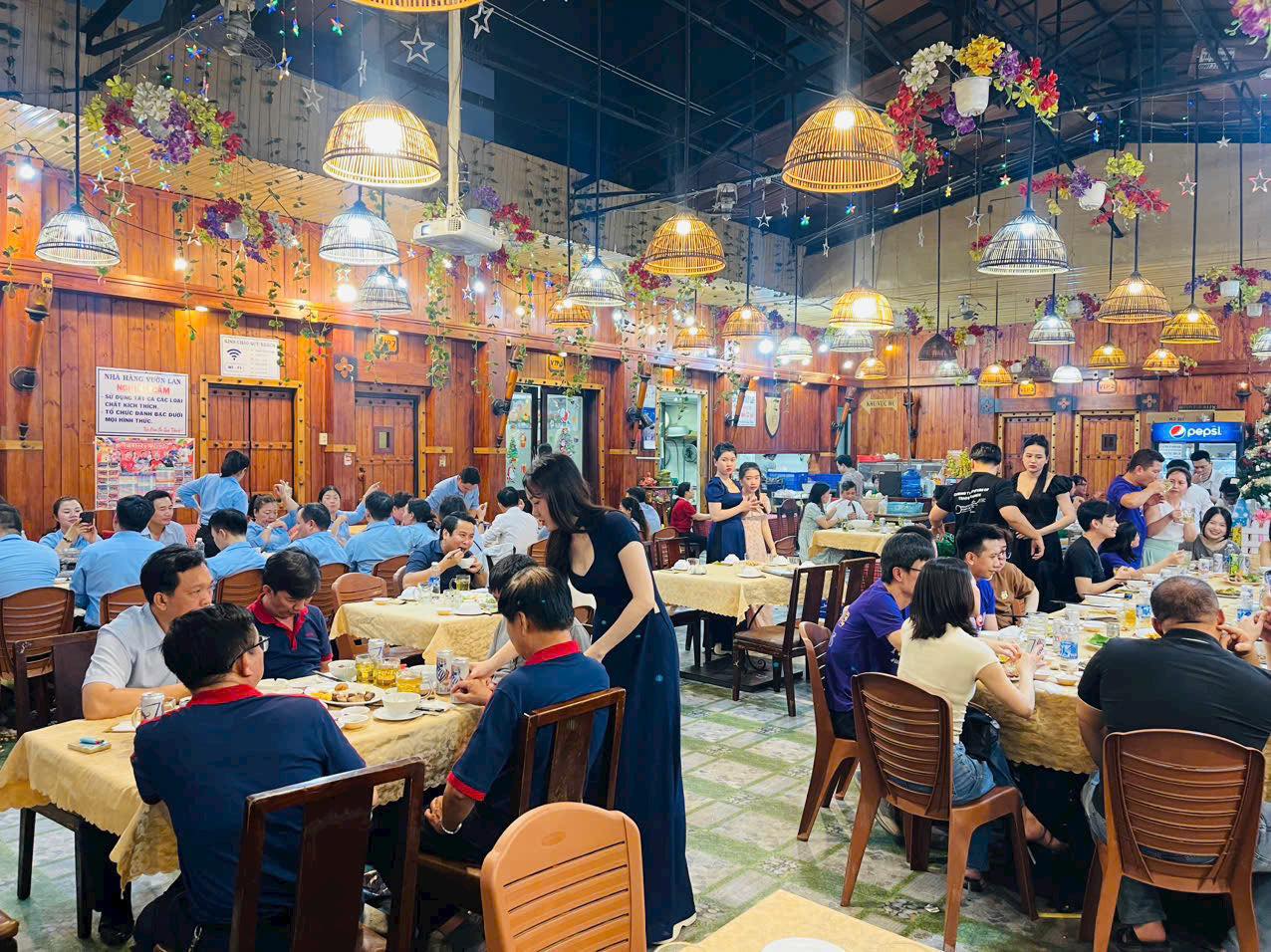 Ẩm Thực Vườn Lan