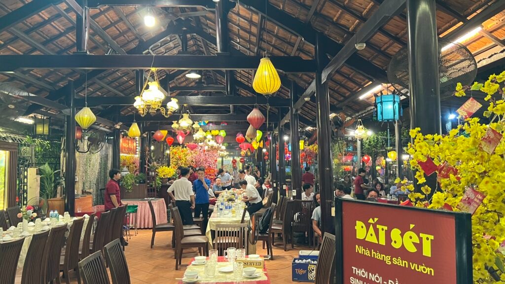 Nhà hàng Đất Sét