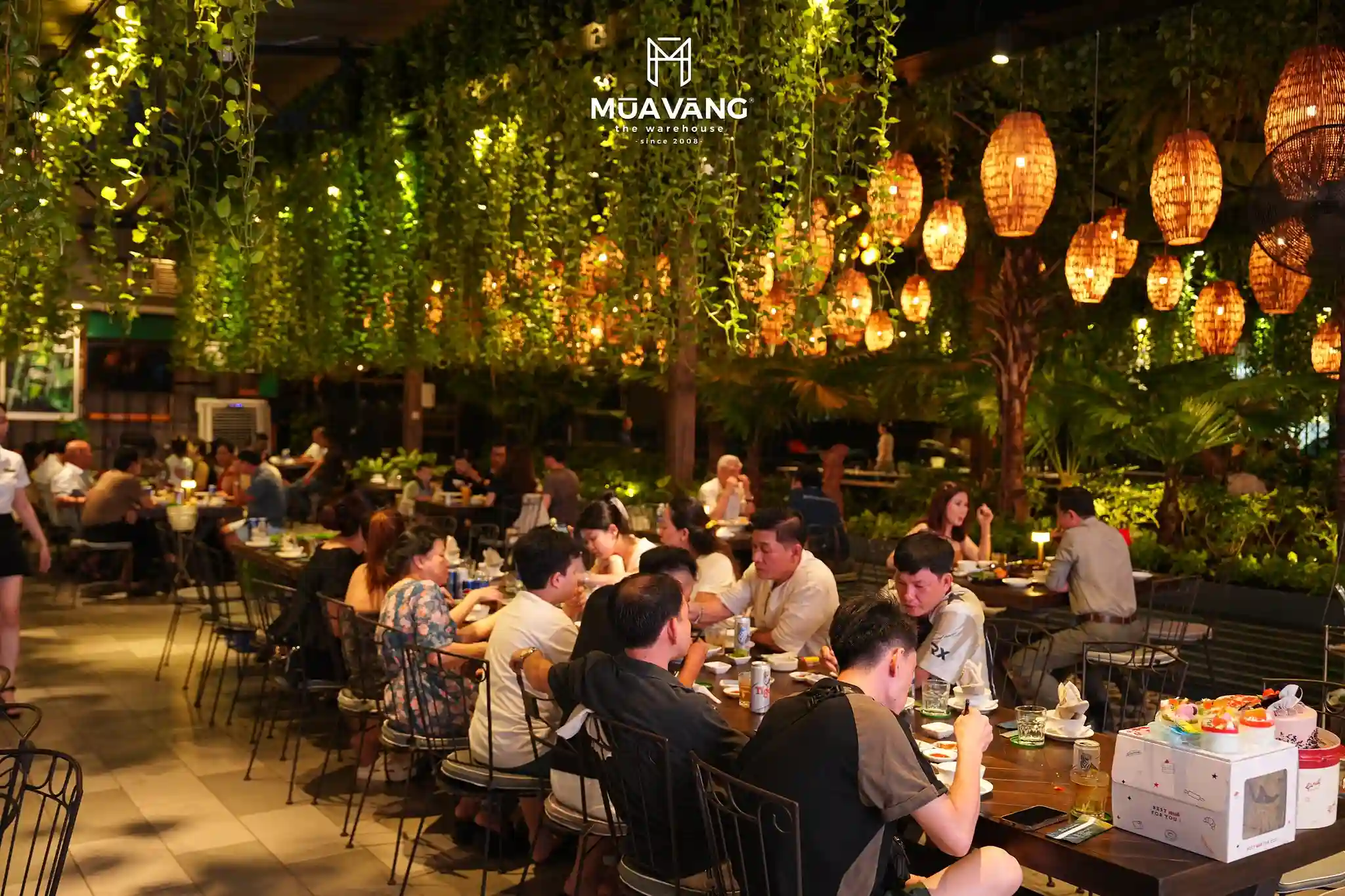 Mùa Vàng The Warehouse