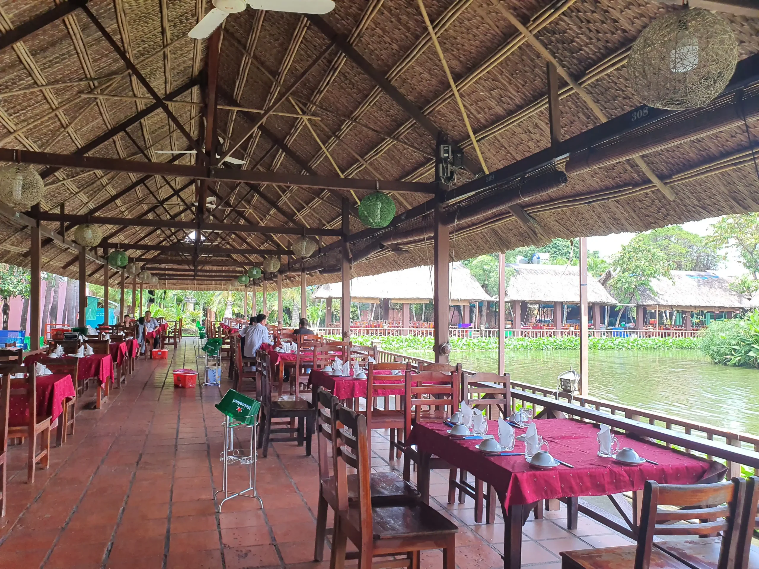 Làng Ẩm Thực Sinh Thái Bình Xuyên – Không Gian Thiên Nhiên Gần Gũi