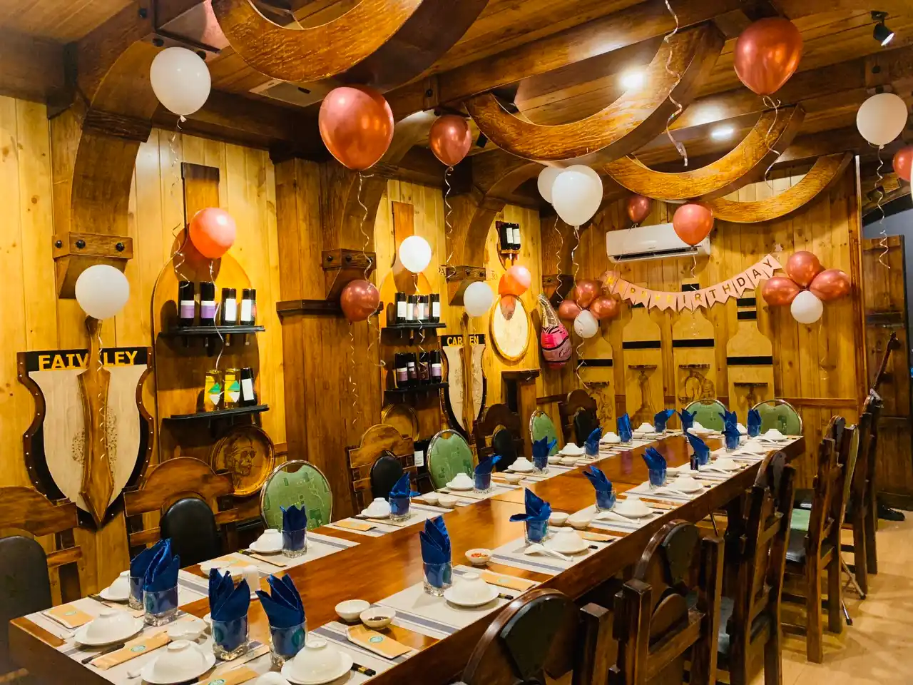 Nhà Hàng Hầm Rượu P571