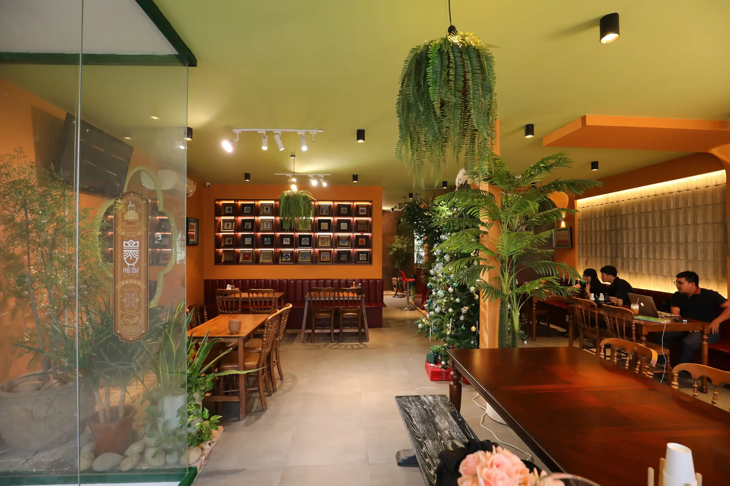 Nhà Hàng Nhẫn Hoa