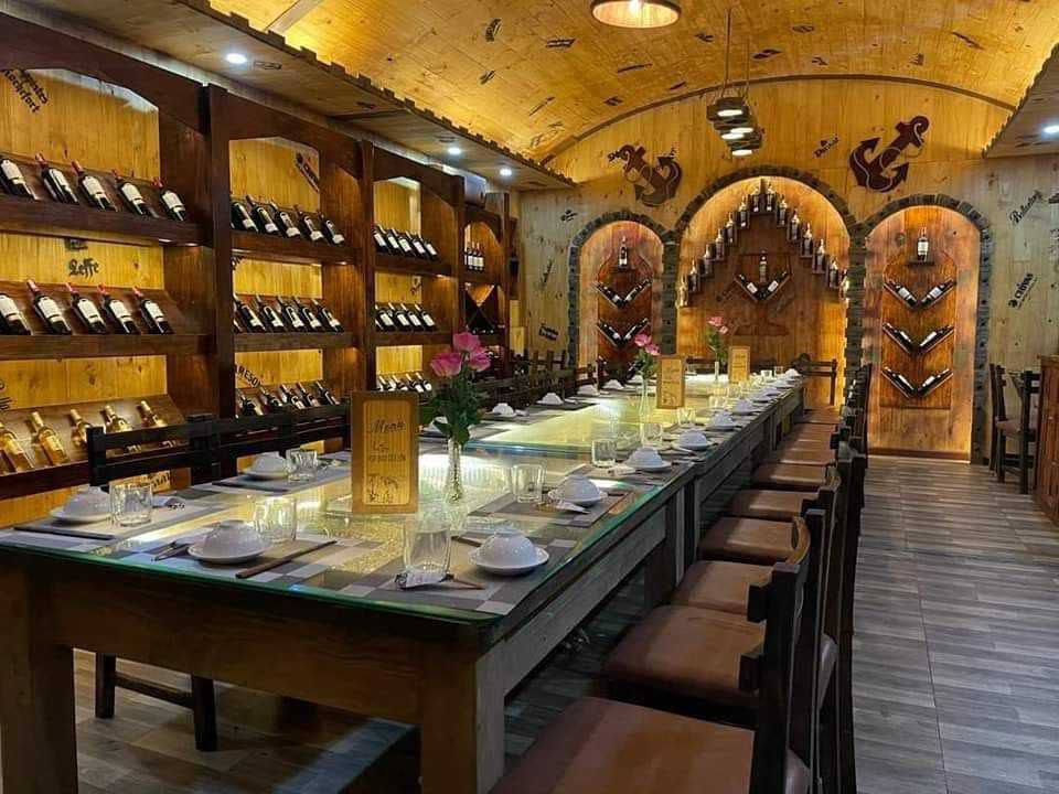 Hầm Rượu Cầu Lớn – Không gian sang trọng, ấm cúng