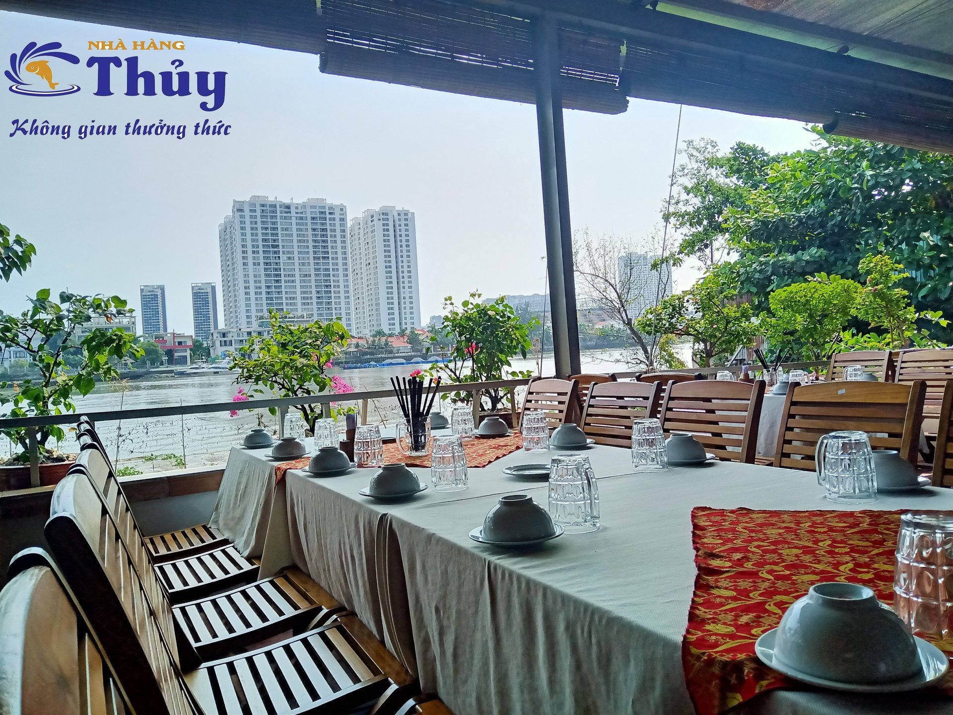 Nhà Hàng Thủy