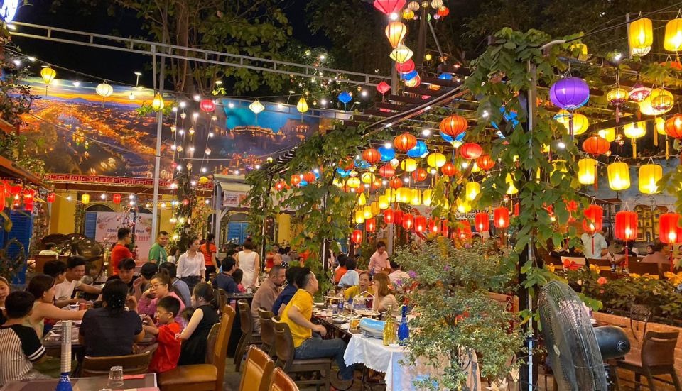 Nhà hàng Làng Hoa