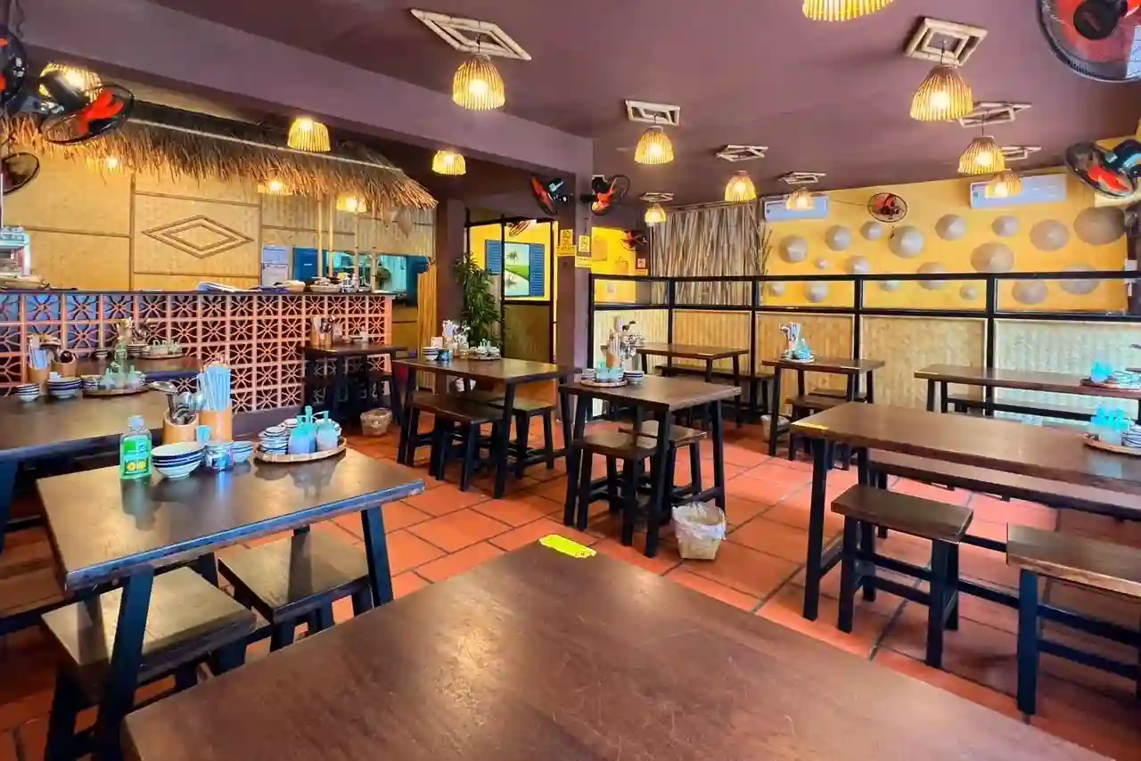 Tám Riêu – Phan Xích Long