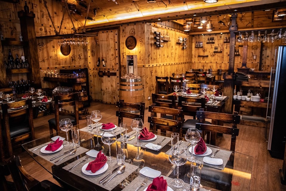 Huyền Thư Wine Cellar