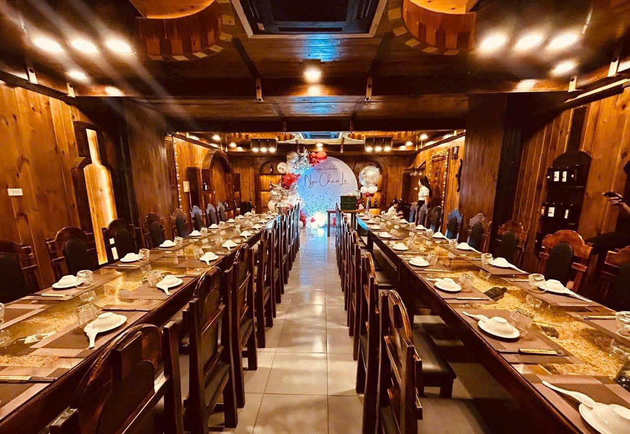 Nhà Hàng Hầm Rượu 77