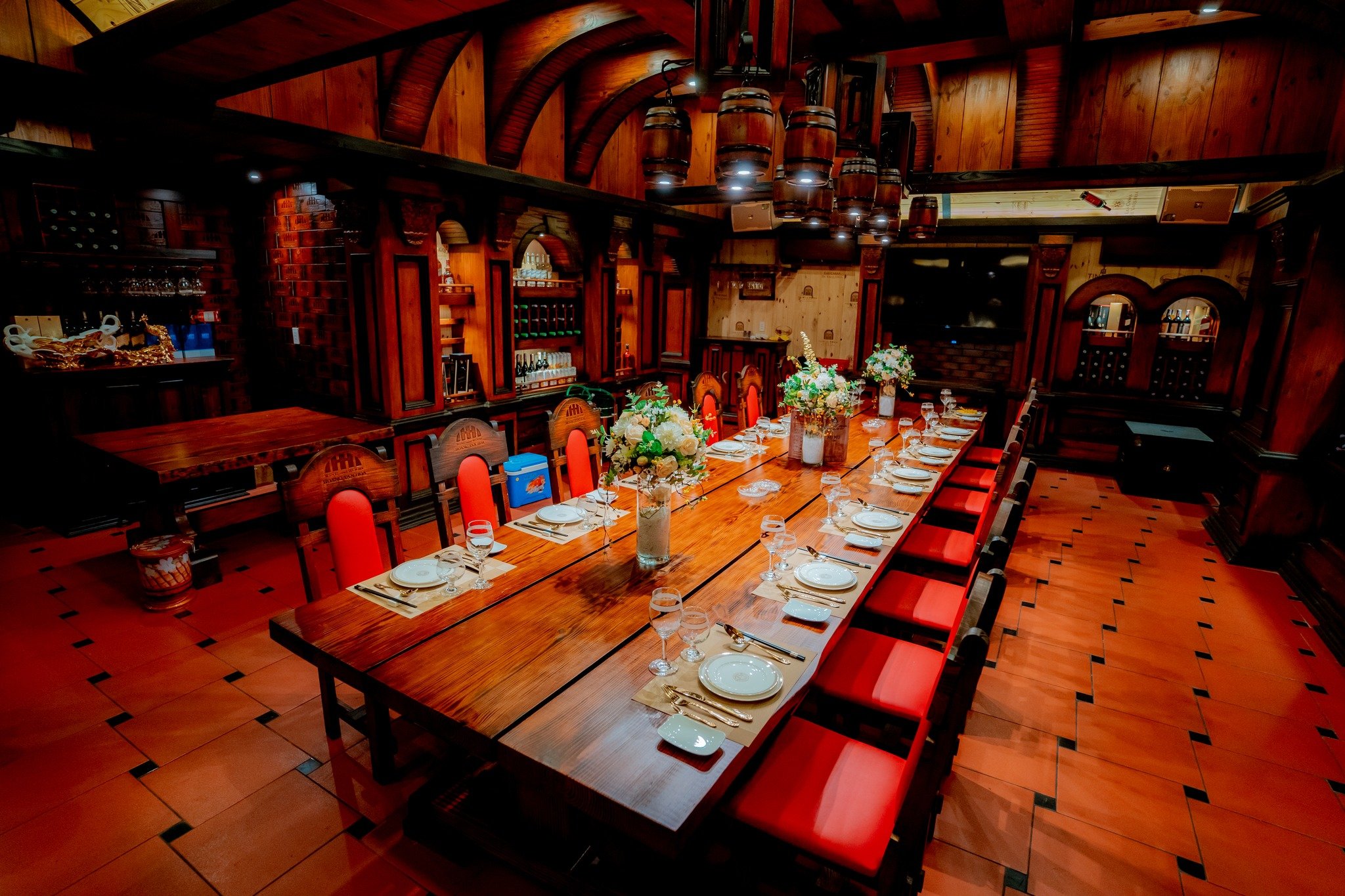 Nhà Hàng Hầm Rượu Trần Long