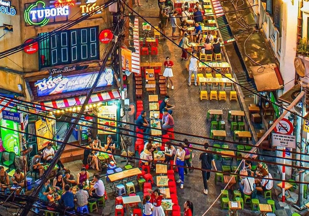 Vẻ đẹp Phố Tạ Hiện về đêm lộng lẫy ánh đèn