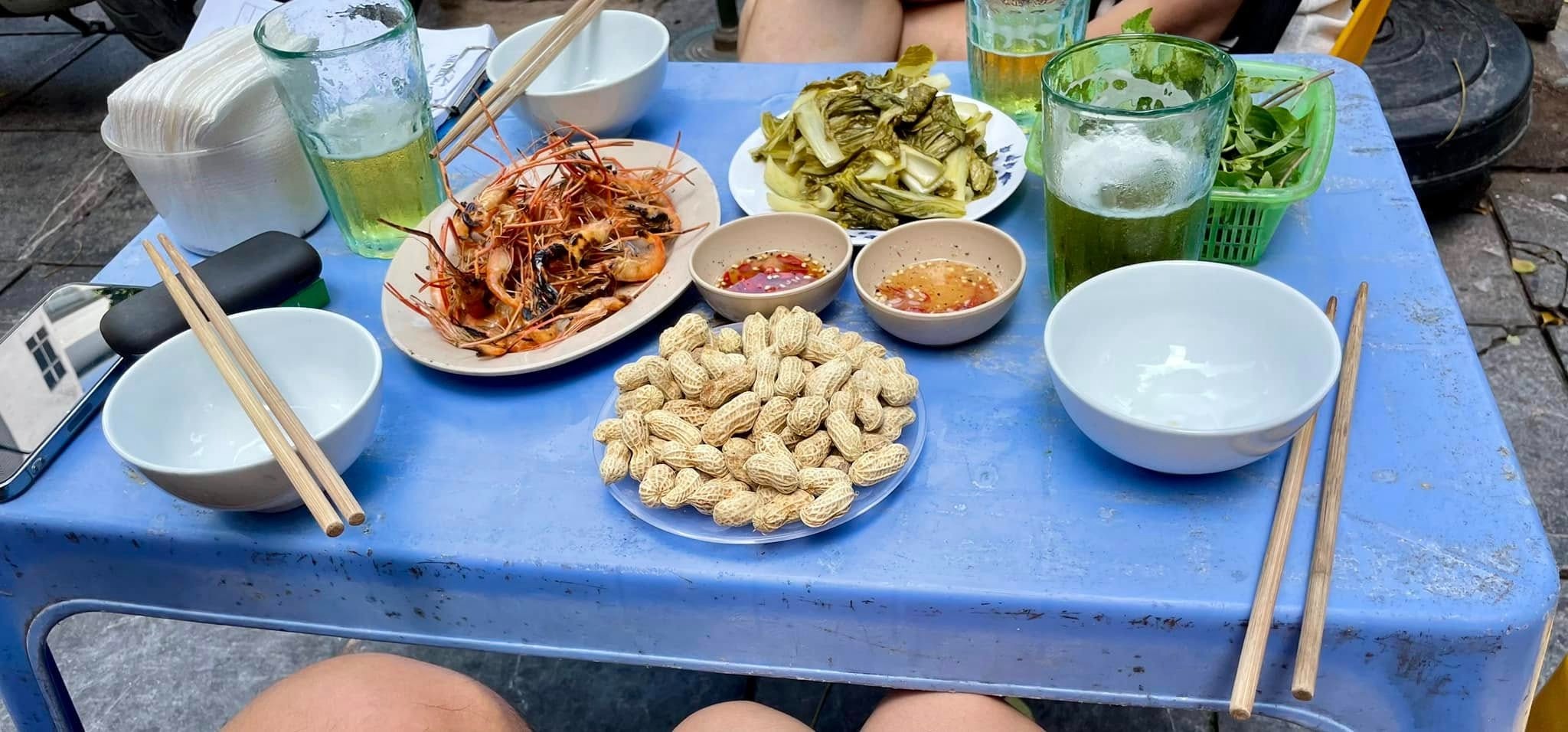 Bia Sửu Phan Chu Trinh – Bia hơi vỉa hè Hà Nội đông khách