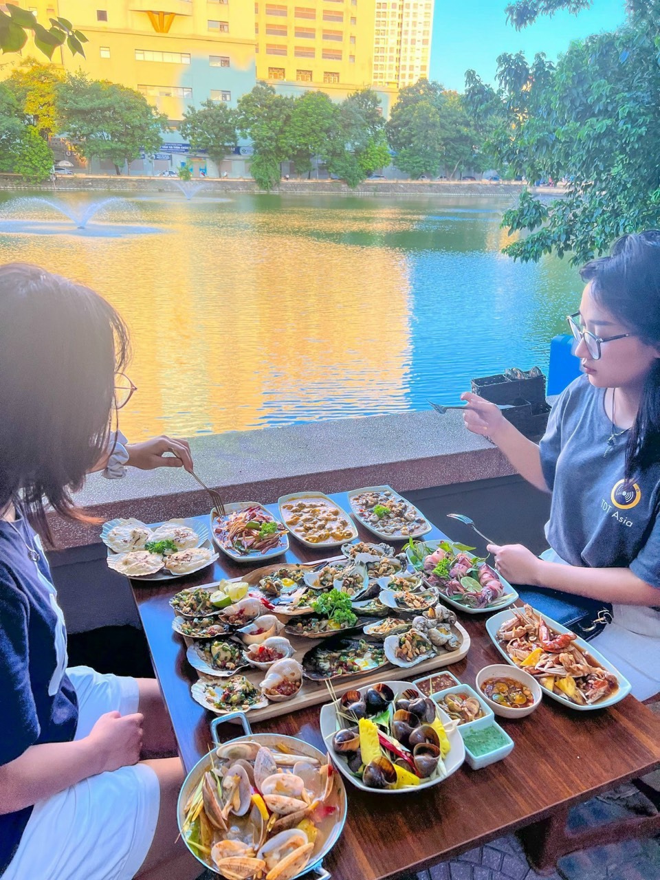 Thưởng thức ốc thơm ngon tại Hà Nội