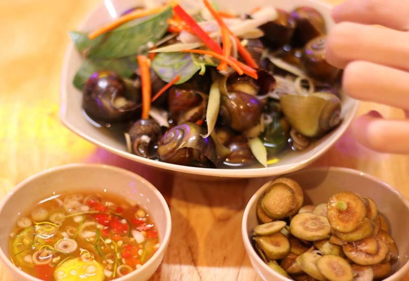 Ốc nướng tiểu khu – Điểm dừng chân cho quán ốc ngon Hà Nội tối muộn