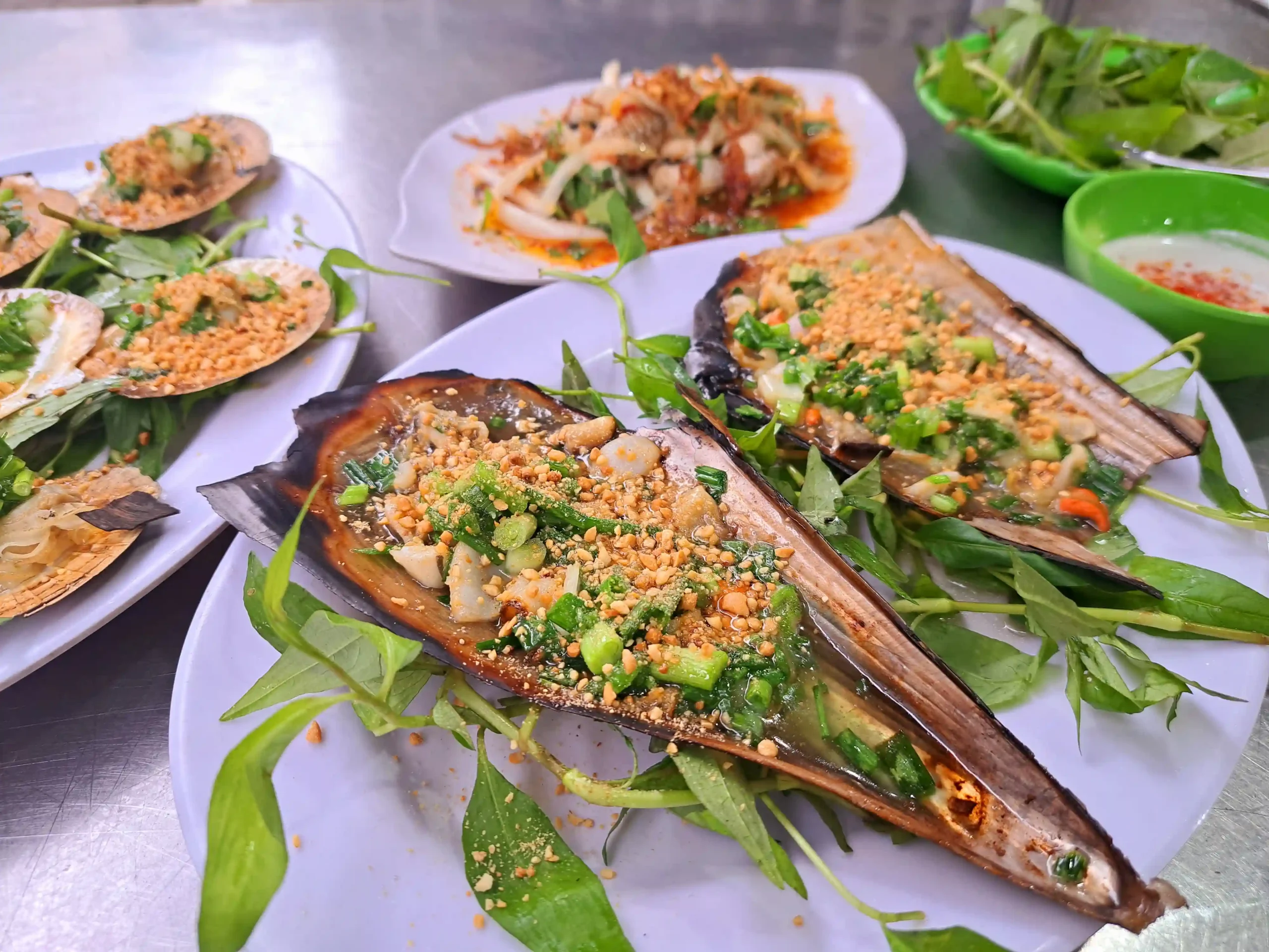 Quán Ốc Mắm Sữa – Nước chấm là “linh hồn”