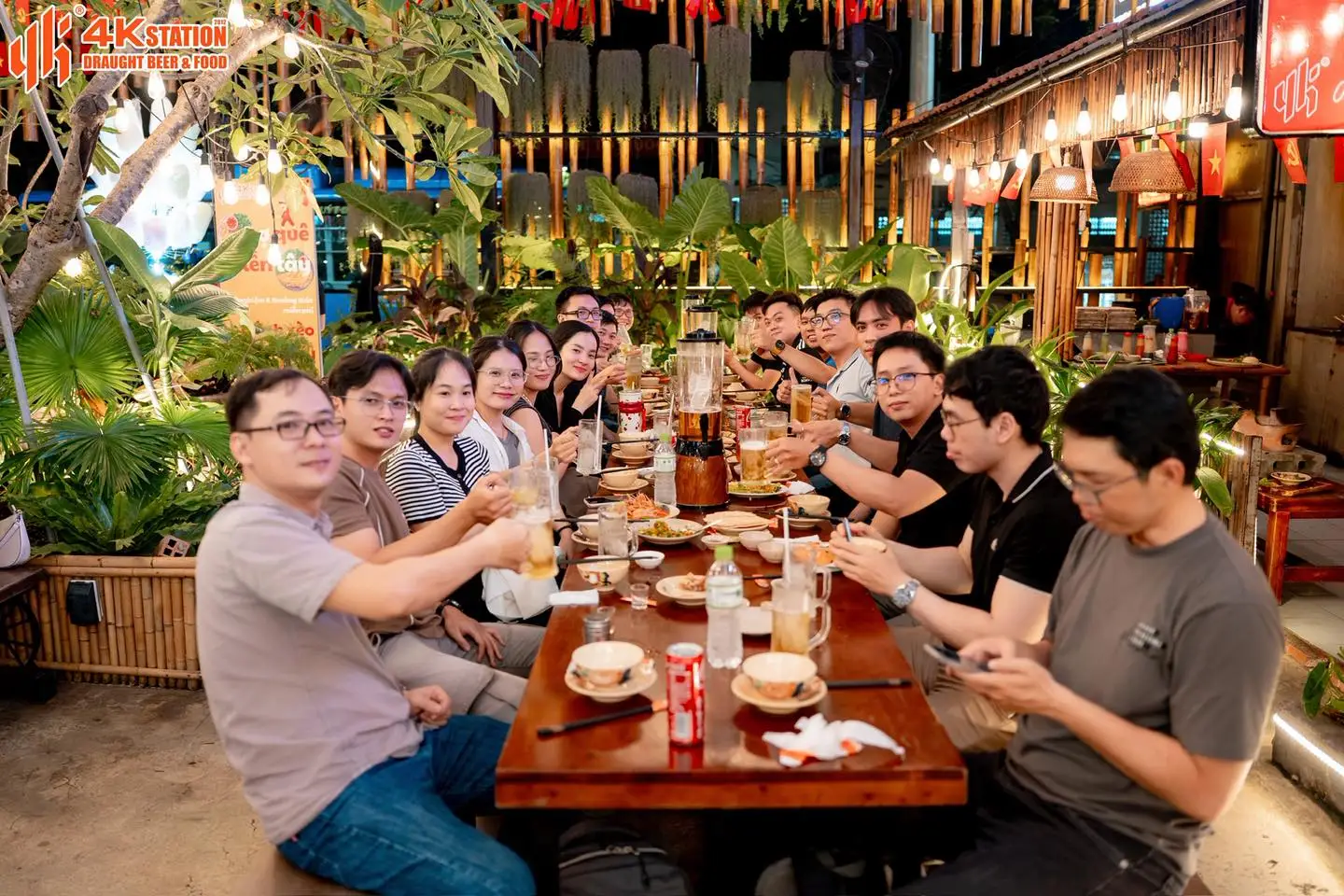 4k station không gian buổi đêm nhậu cùng bạn bè