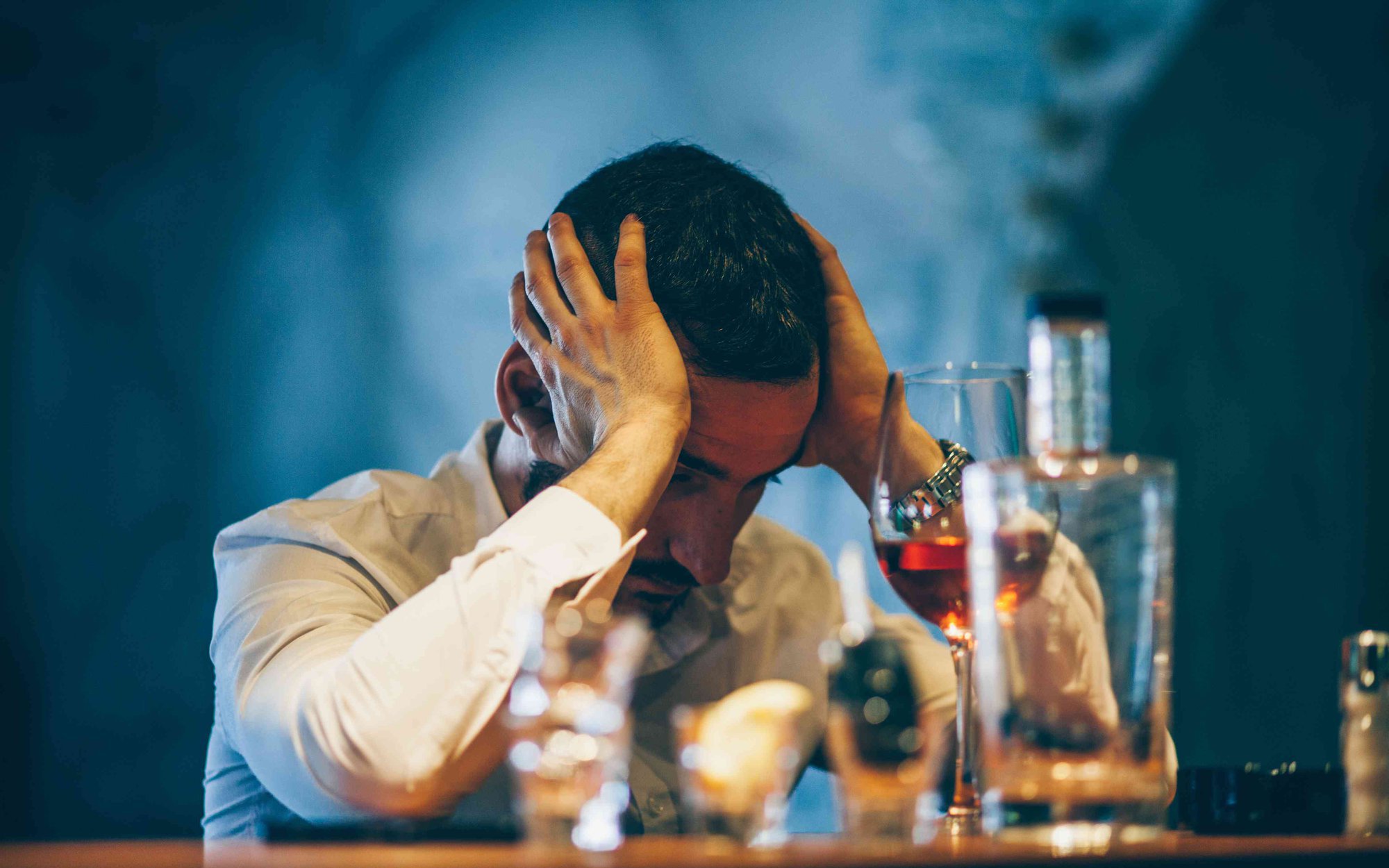 Người say rượu có dấu hiệu mệt mỏi, đau đầu, choáng váng