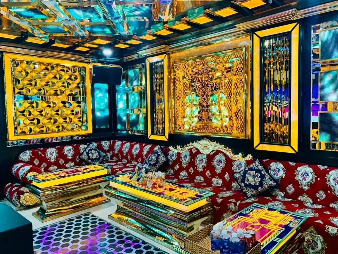 Không gian phòng hát sang trọng của Karaoke Xuka Bình Đông