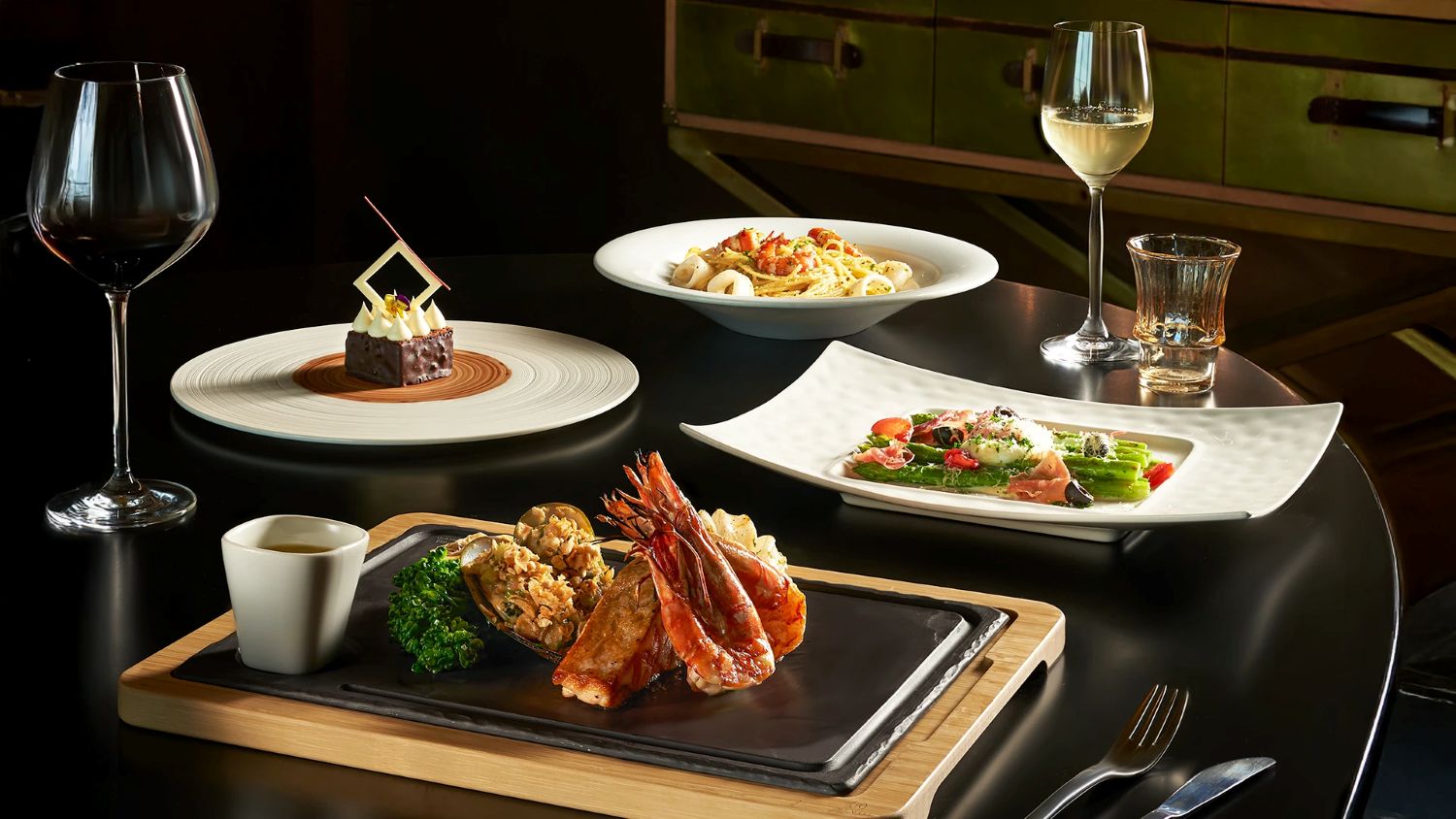 Các món ăn ẩm thực của nhà hàng Grill63