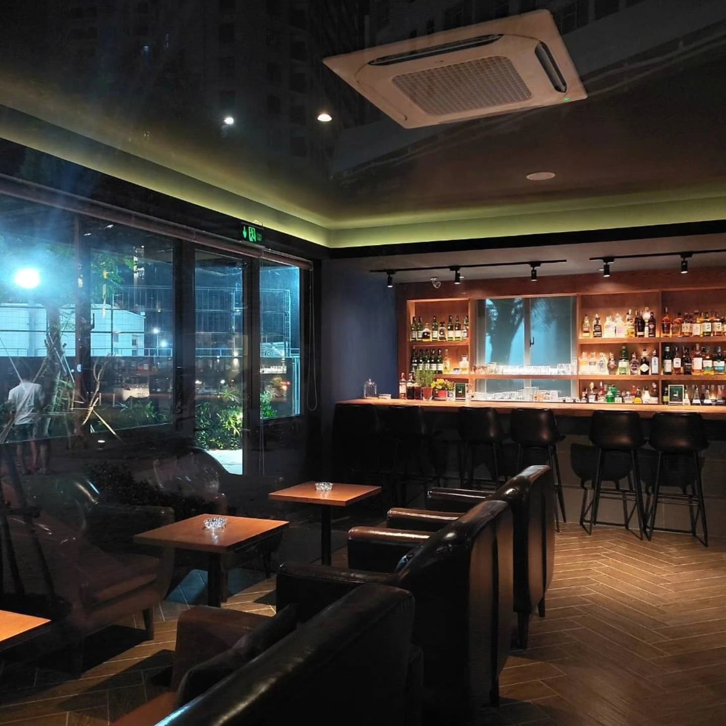 Cocktail Bar Hikasa SORA – Tinh tế và sâu lắng