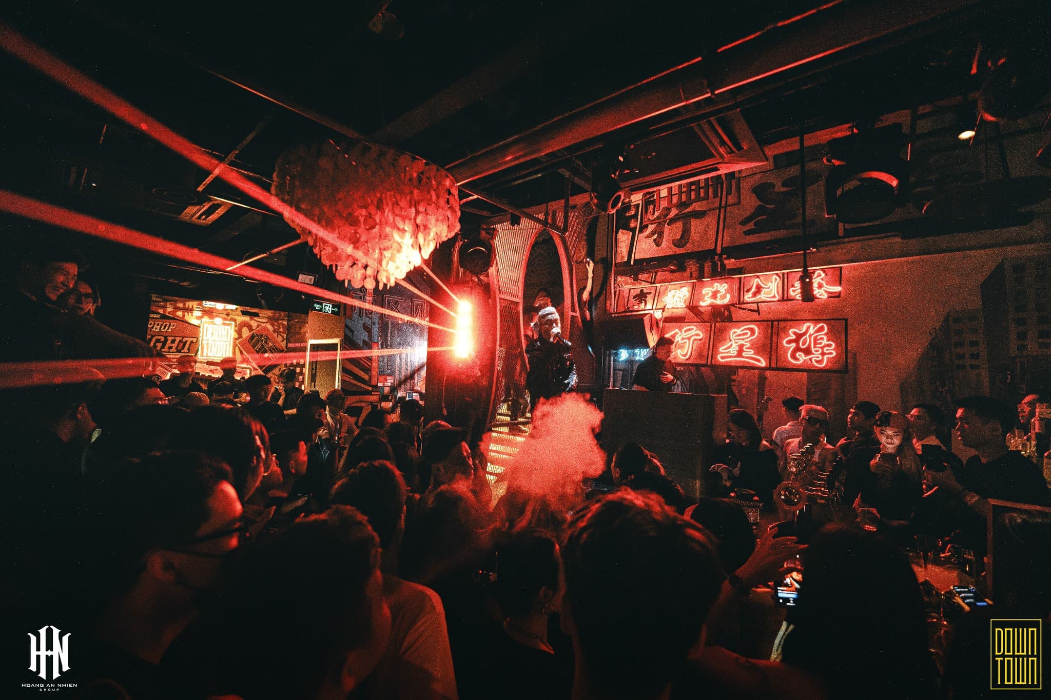 Downtown Bar – Vẻ đẹp huyền bí tựa phố cổ giữa lòng Hà Nội
