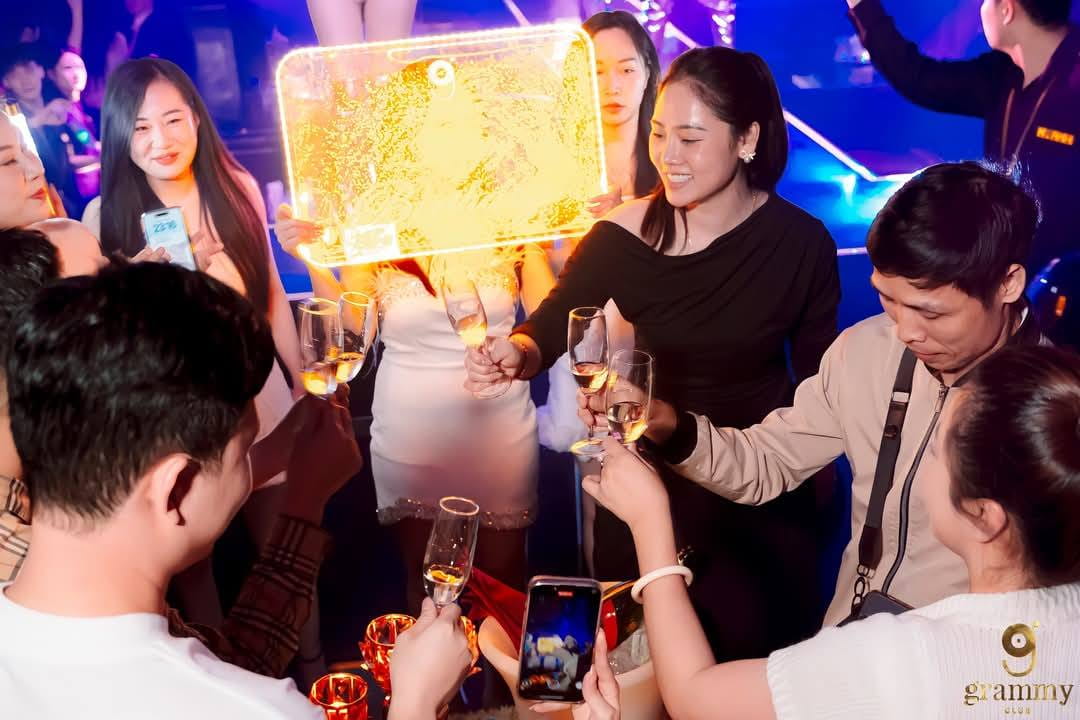 New Square Bar – Không gian tiệc tùng đẳng cấp
