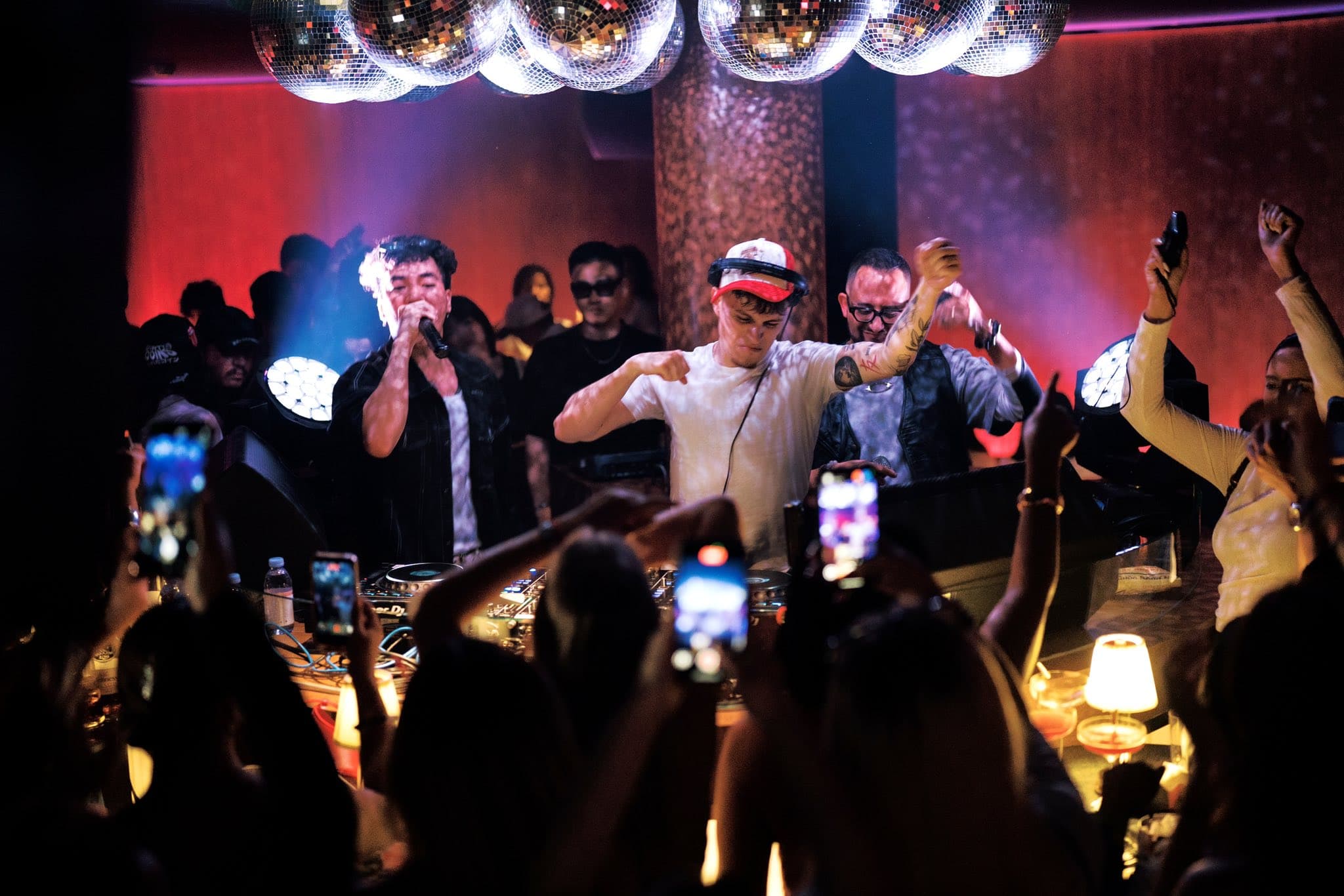 Fetti Nightclub – Năng lượng đỏ rực cháy giữa lòng Sài Gòn