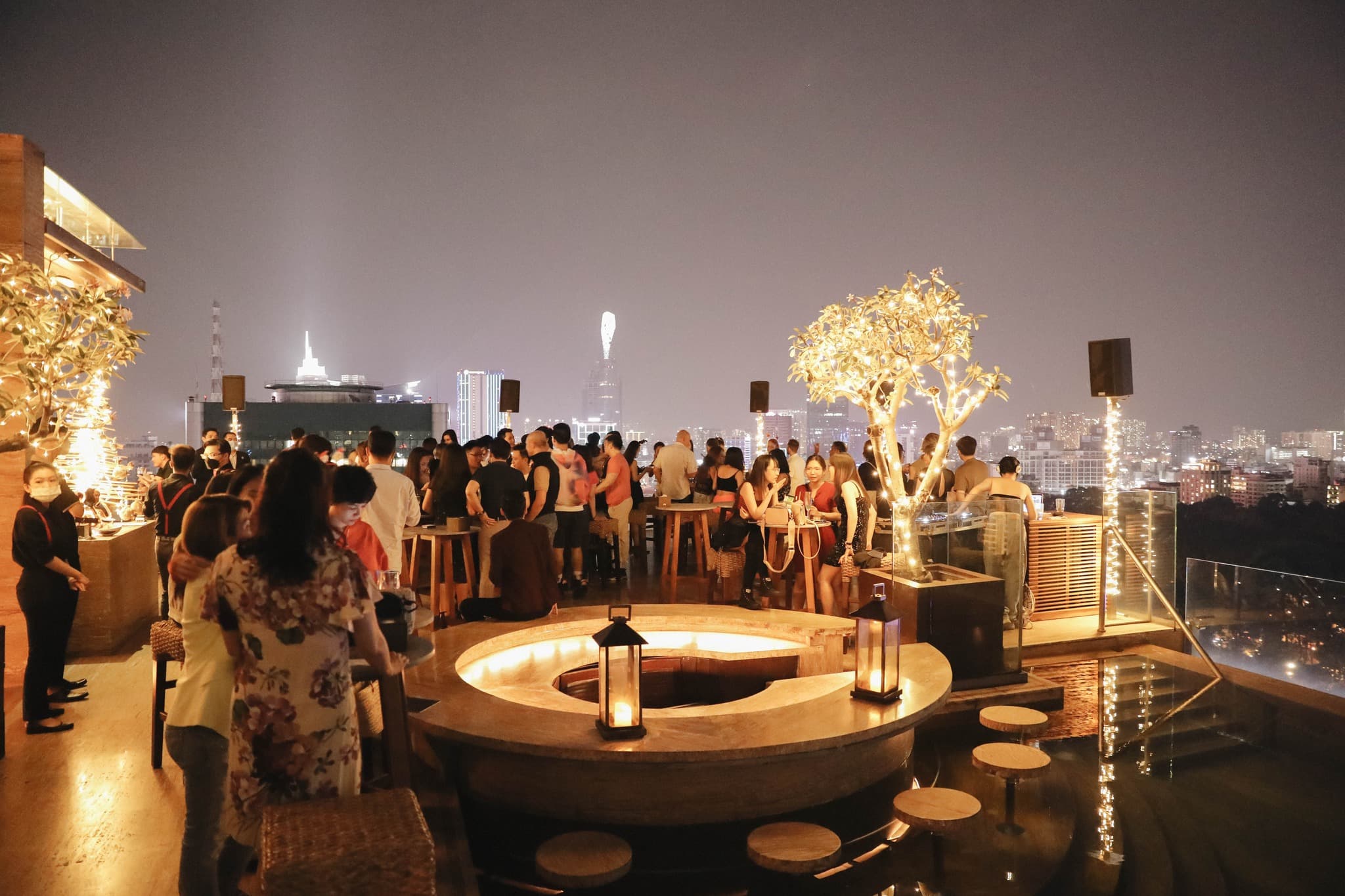 Social Club Rooftop – Nét đẹp cổ điển Pháp