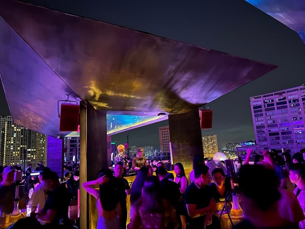 ZION Sky Lounge and Dining – Nơi nhịp đập Sài Gòn thăng hoa cùng âm nhạc quốc tế