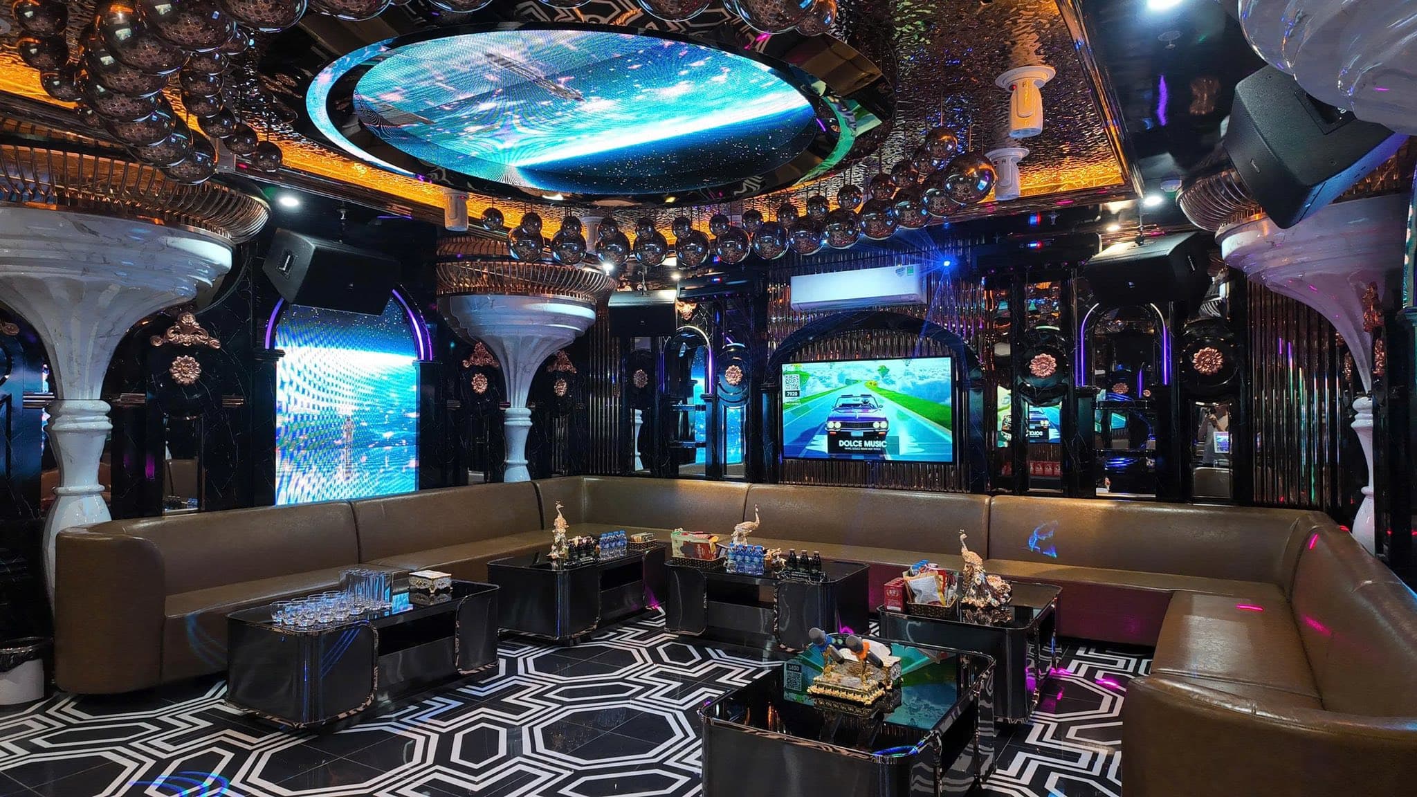 Karaoke Royal Club – Khám phá cung điện âm nhạc giữa lòng Cầu Giấy