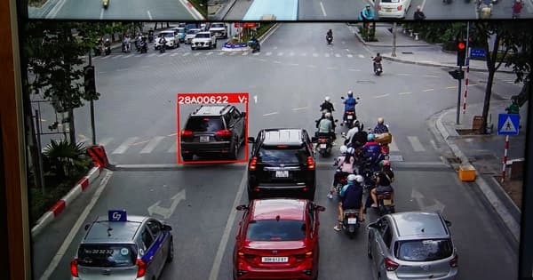 Hình ảnh ô tô vi phạm vượt đèn đỏ bị camera ghi lại video hình ảnh