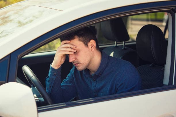 tài xế mệt mỏi không tỉnh táo điều khiển xe ô tô