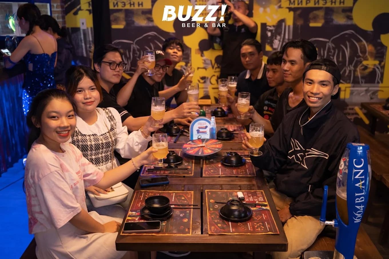 Buzz - Beer & Bar