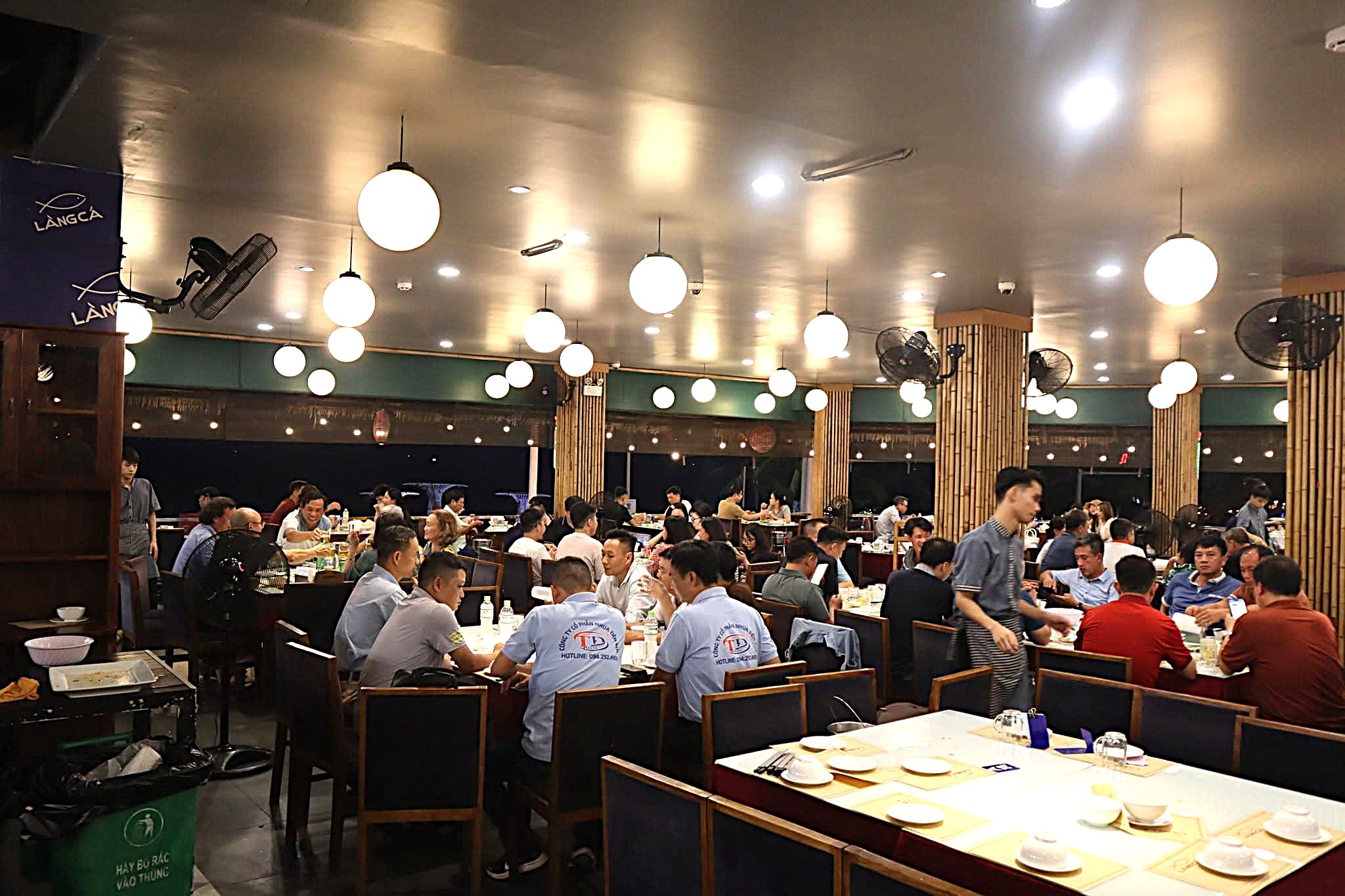 Nhà Hàng Hải Sản Làng Cá