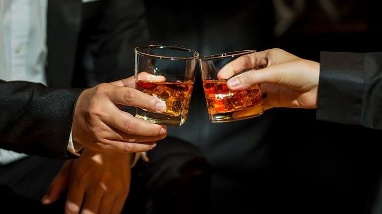 Rượu bia thường tồn tại trong cơ thể bao lâu